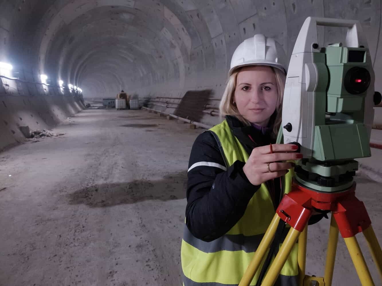 Pros and Cons of Manual Total Stations